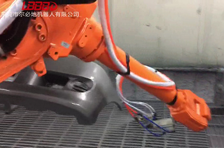 爾必地噴涂機(jī)器人汽車保險(xiǎn)杠噴漆作業(yè)案例視頻