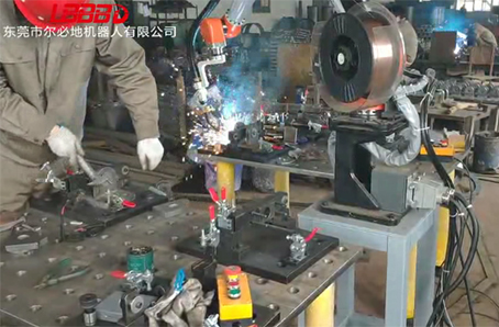 焊接機器人設(shè)備有哪些分類