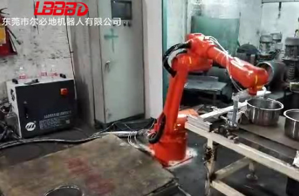 爾必地機器人不銹鋼鍋上下料打磨視頻案例