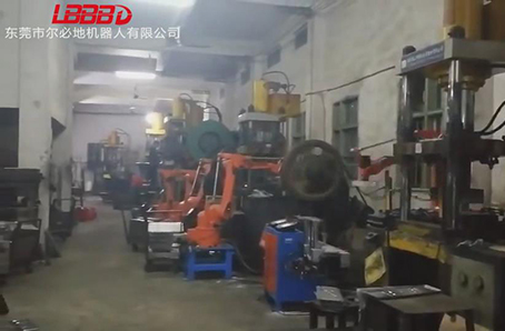 爾必地機器人沖壓線全自動上下料應(yīng)用案例視頻