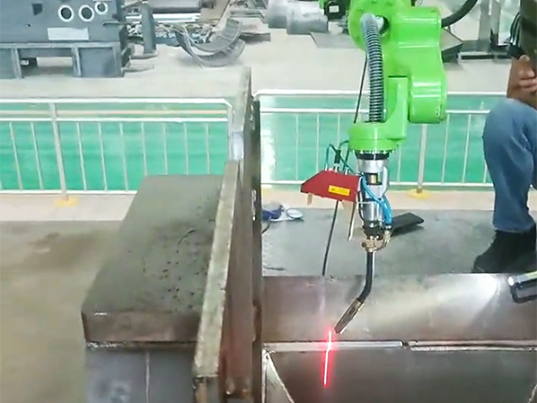 選對(duì)焊接機(jī)器人，焊接質(zhì)量和產(chǎn)能都能翻倍！